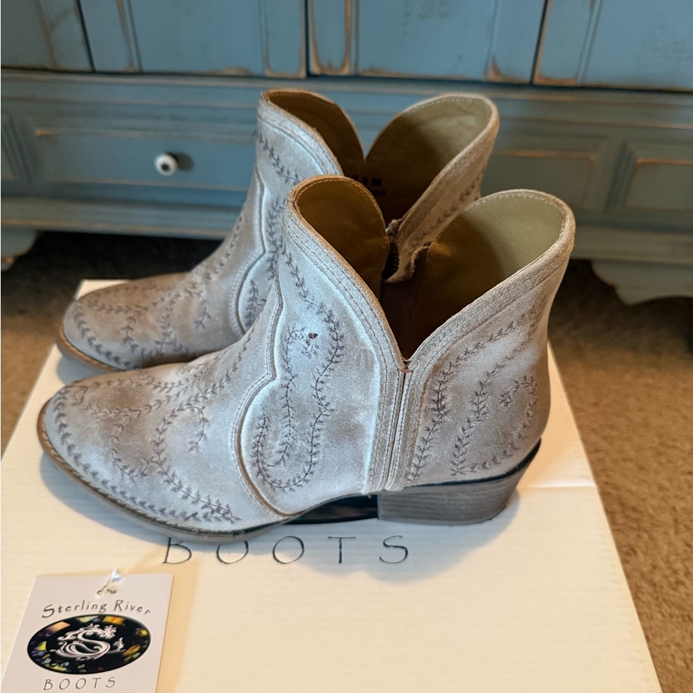 New Sterling River taupe Embroidered  Ankle Booties 7.5 $229 Anthropologie - Picture 4 of 11